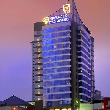 Grand Borneo Hotel Kota Kinabalu Esterno foto