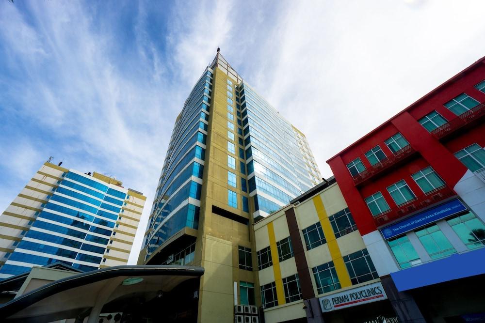 Grand Borneo Hotel Kota Kinabalu Esterno foto