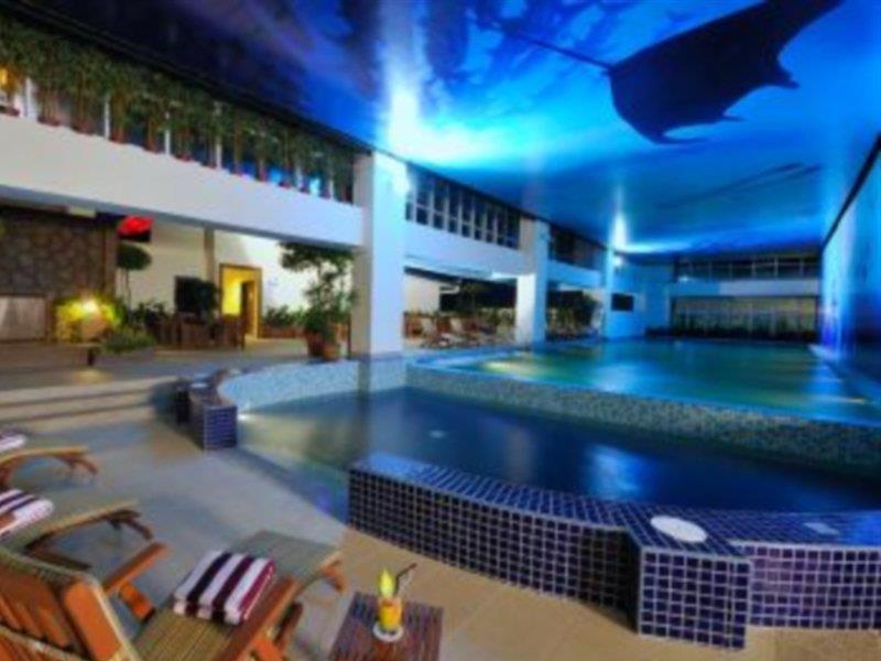 Grand Borneo Hotel Kota Kinabalu Esterno foto