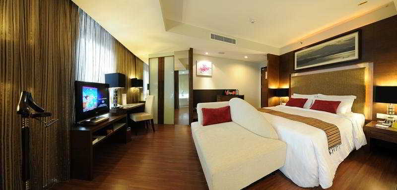 Grand Borneo Hotel Kota Kinabalu Esterno foto