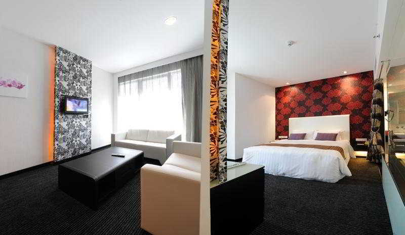 Grand Borneo Hotel Kota Kinabalu Esterno foto