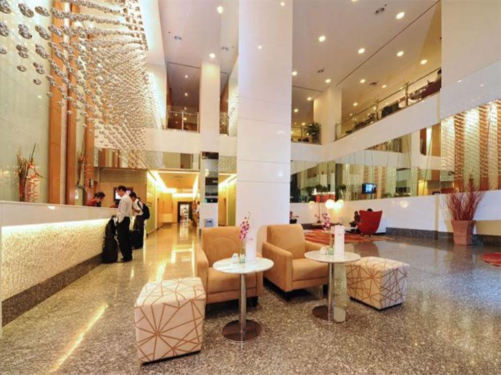 Grand Borneo Hotel Kota Kinabalu Esterno foto