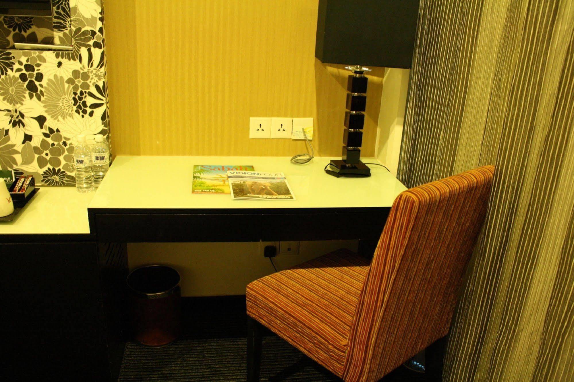 Grand Borneo Hotel Kota Kinabalu Esterno foto