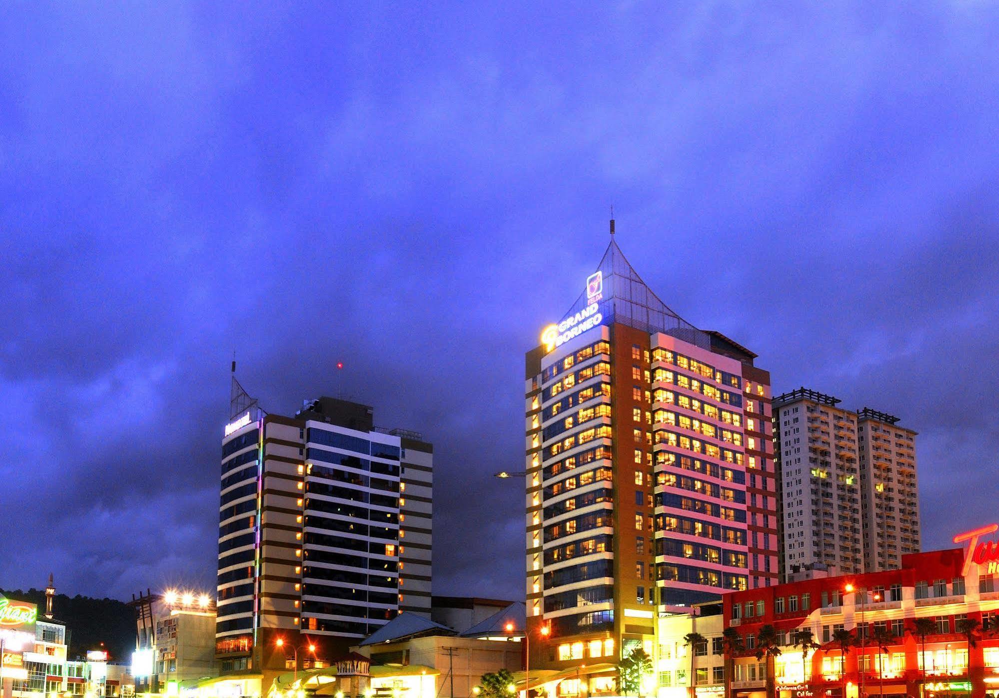 Grand Borneo Hotel Kota Kinabalu Esterno foto