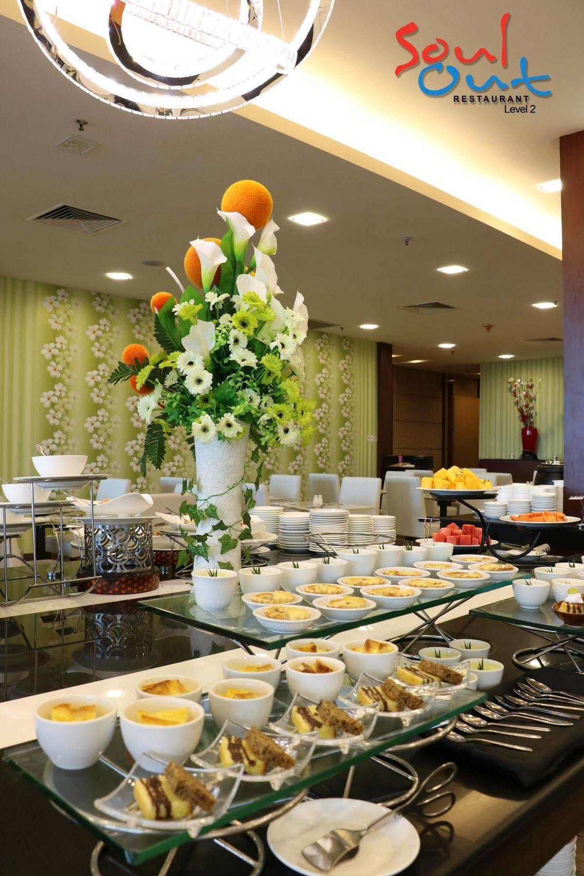 Grand Borneo Hotel Kota Kinabalu Esterno foto