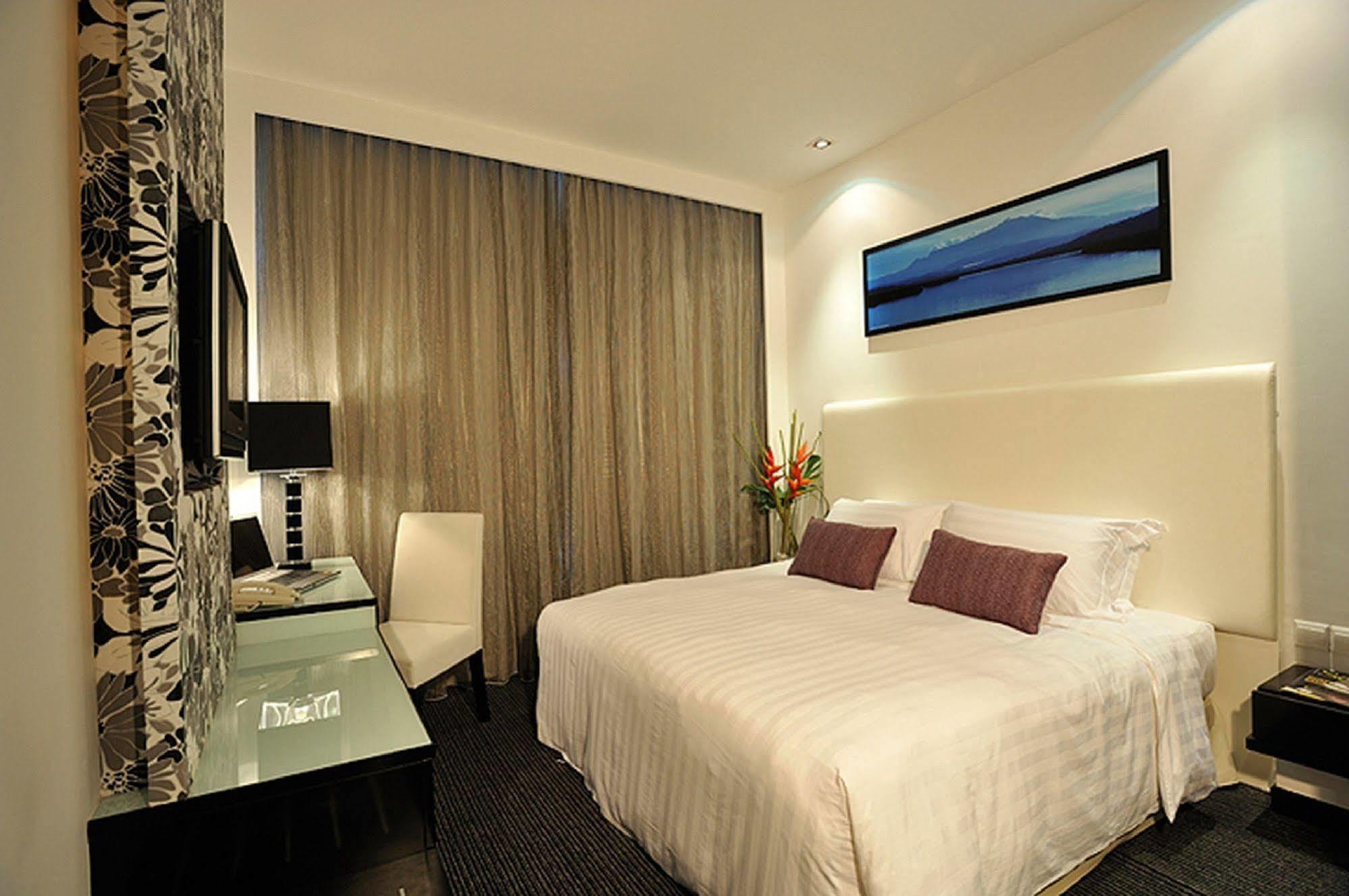 Grand Borneo Hotel Kota Kinabalu Esterno foto