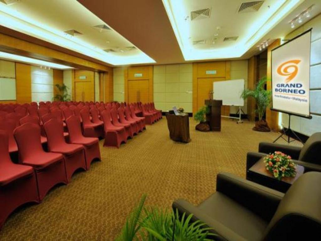 Grand Borneo Hotel Kota Kinabalu Esterno foto