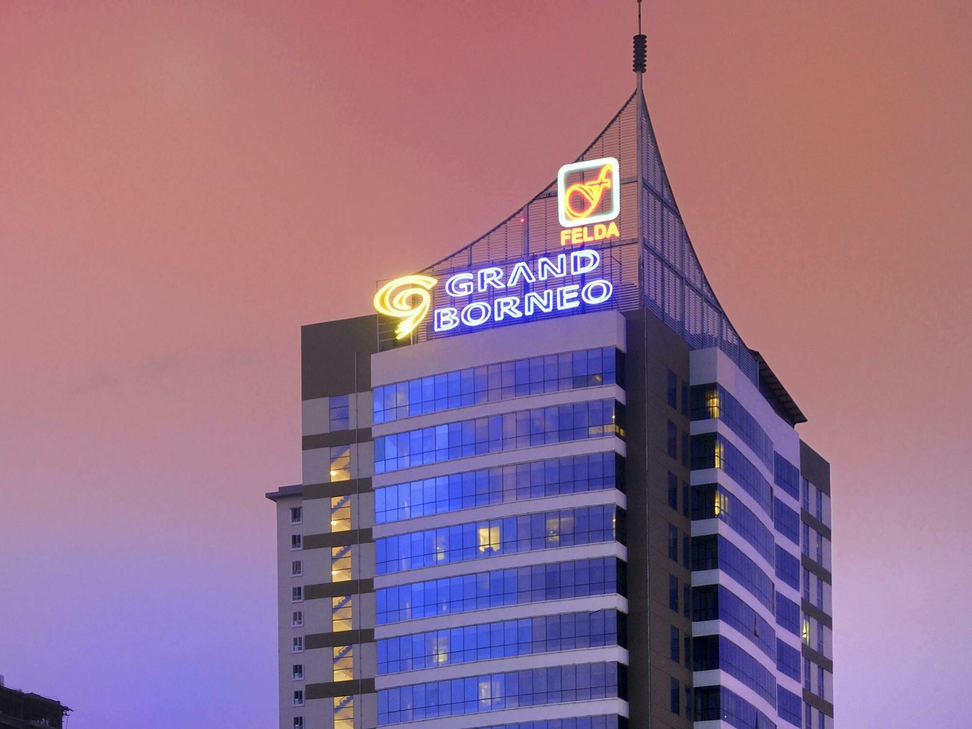 Grand Borneo Hotel Kota Kinabalu Esterno foto
