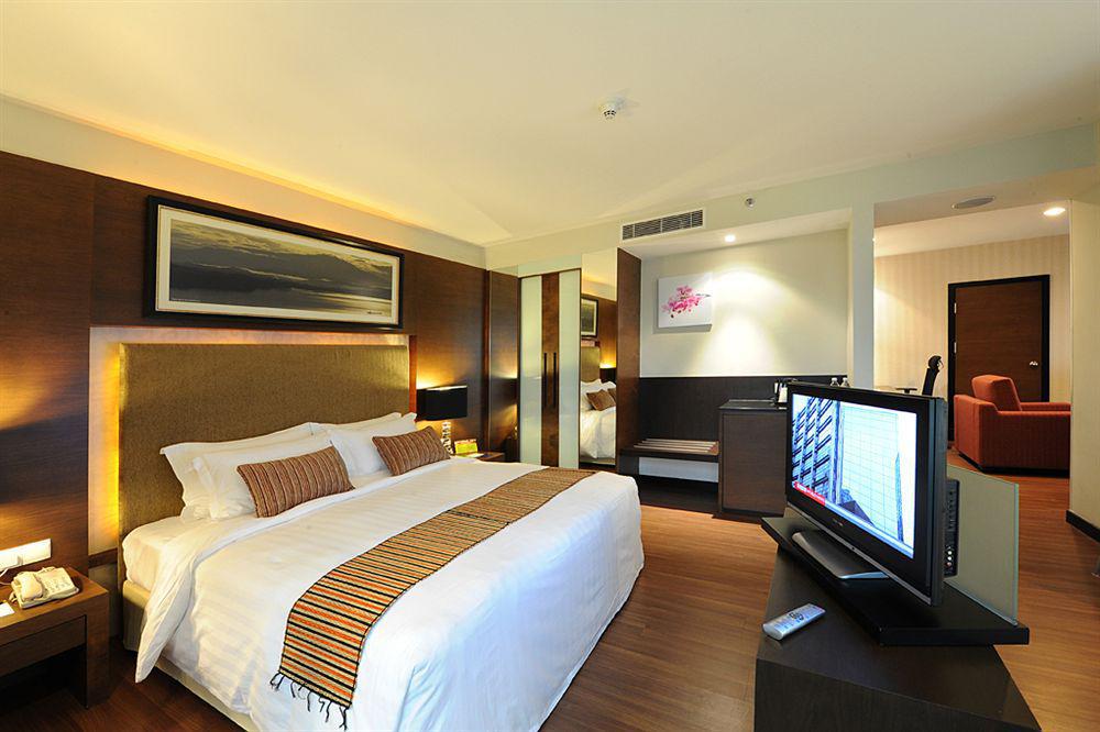 Grand Borneo Hotel Kota Kinabalu Esterno foto